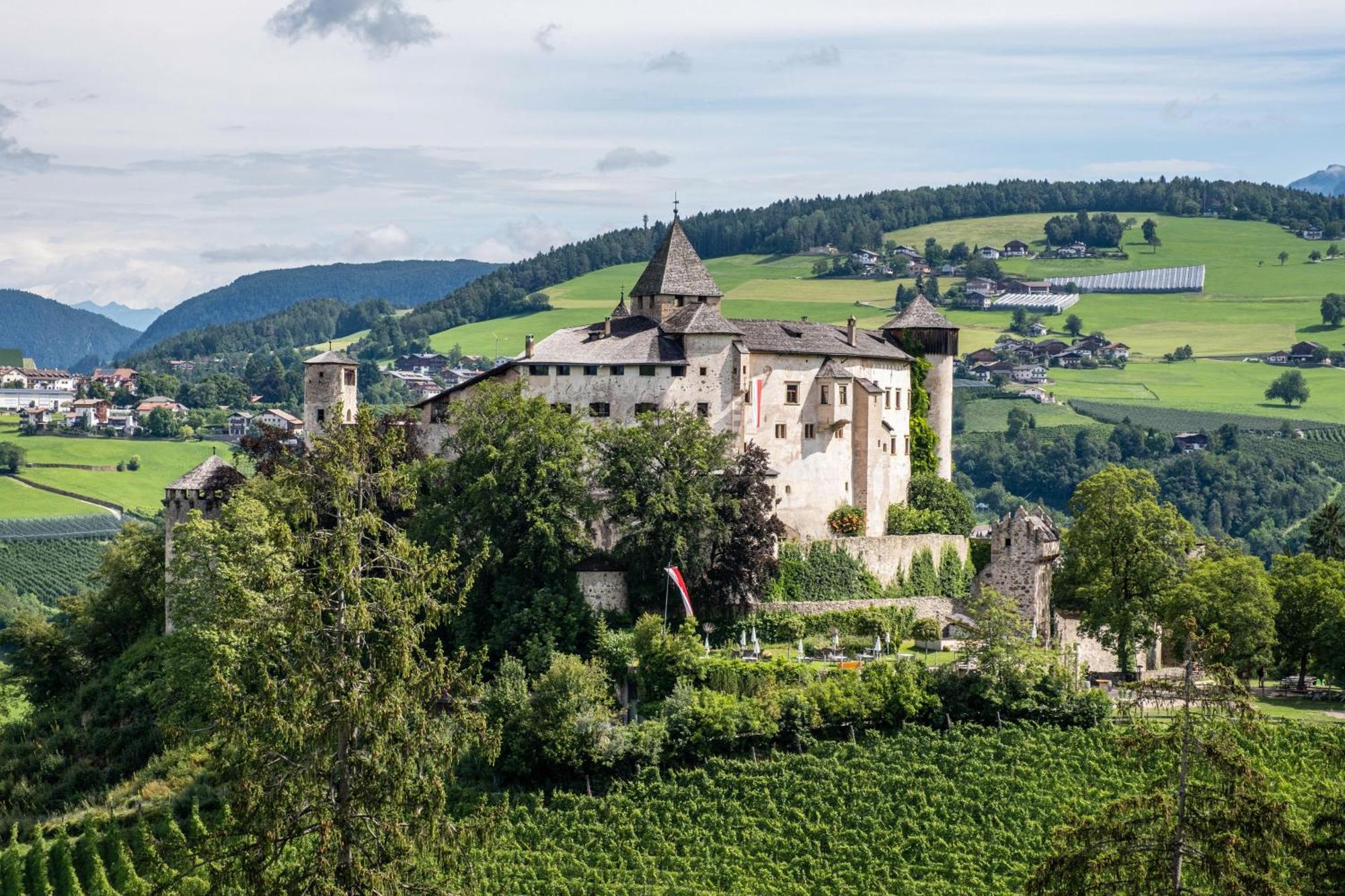Haensel Und Gretel Schlosshof Umes Kültér fotó