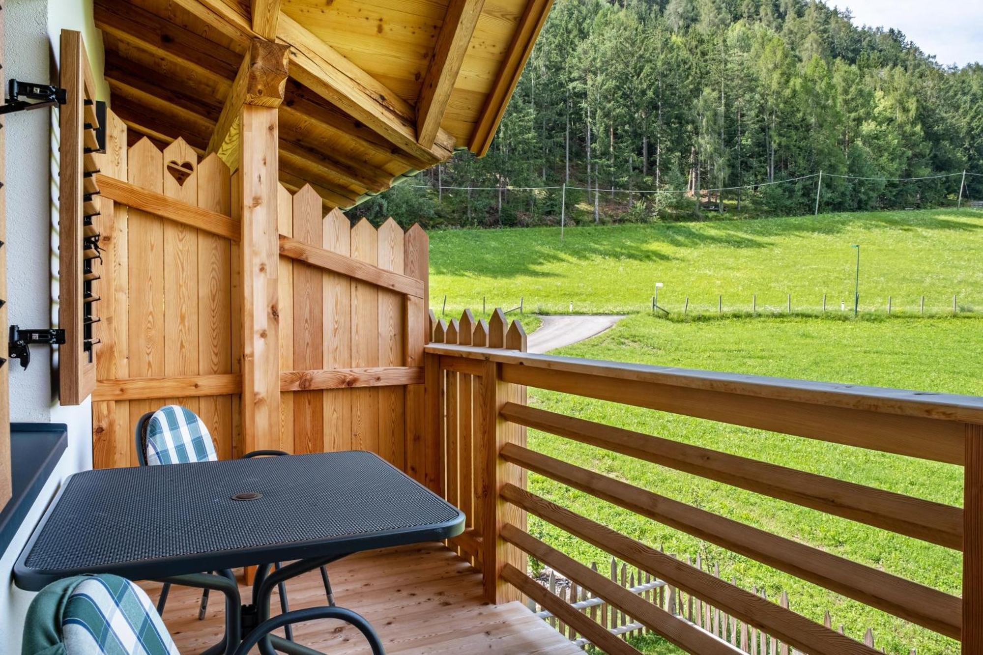 Haensel Und Gretel Schlosshof Umes Kültér fotó