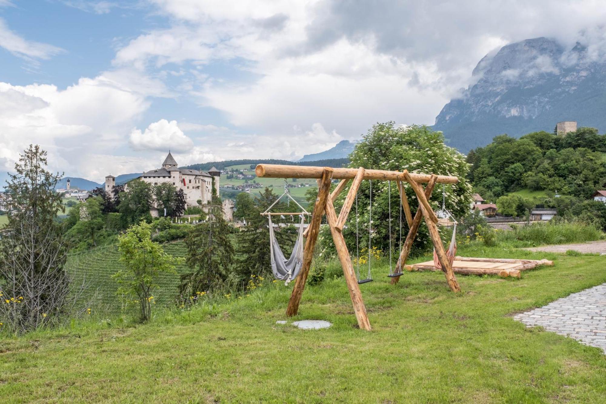 Haensel Und Gretel Schlosshof Umes Kültér fotó
